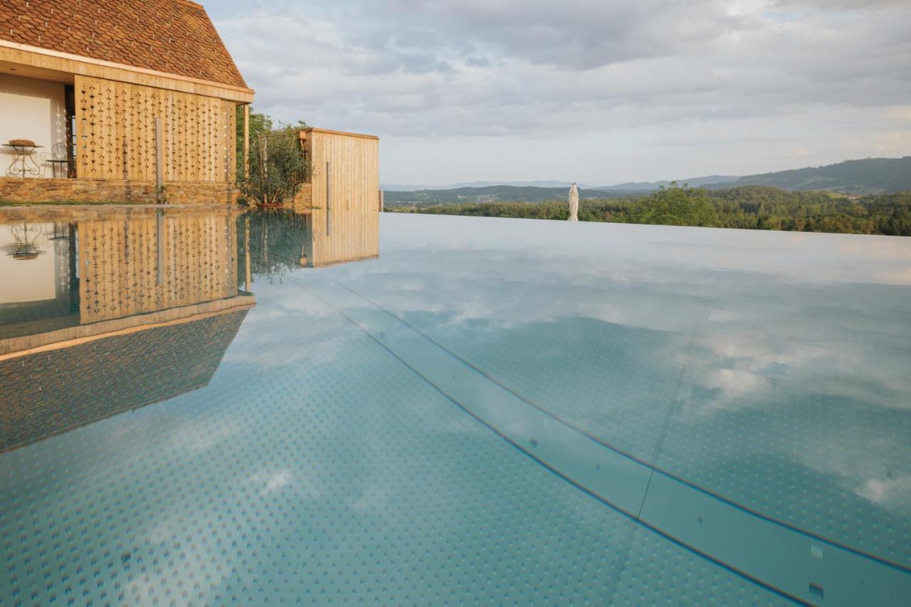Am Wildbachberg - Luxus Ferienhaeuser Mit Infinitypool, Privatsauna Und Weinkeller Deutschlandsberg Buitenkant foto